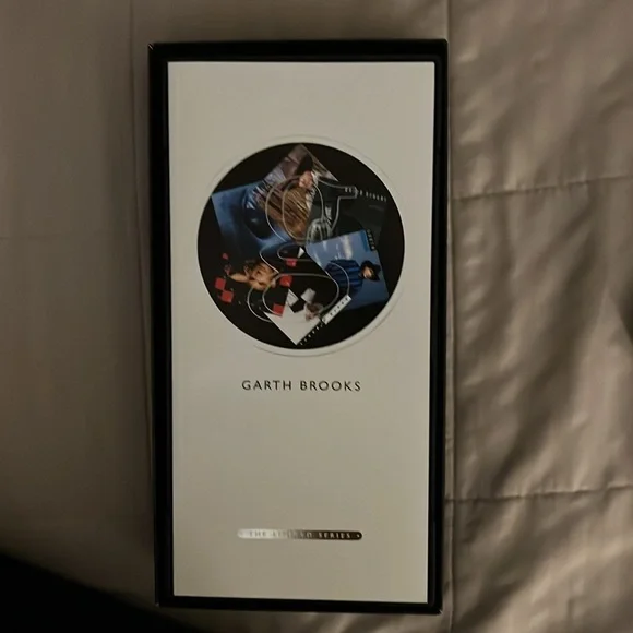 Garth Brooks. The Limited Series - Picture 2 of 3